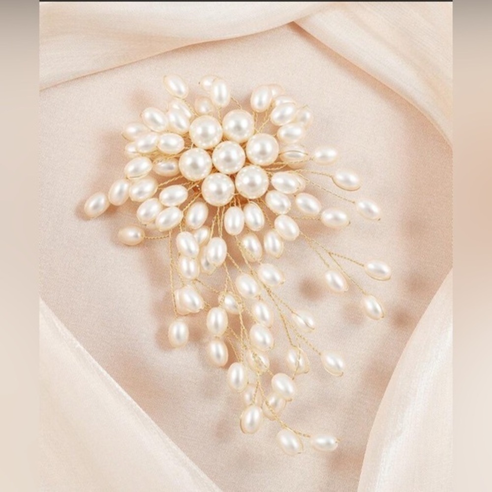 ✨NEW✨ Elegant Pearl Statement Brooch - Picture 3 of 7
